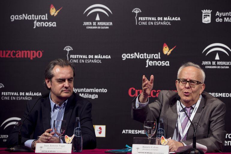 El presidente de la FAPAE (Federación de Asociaciones de Productores Audiovisuales Españoles), Ramón Colom (d), junto al director del Festival de Málaga, Juan Antonio Vigar, durante la rueda de prensa ofrecida hoy donde ha dicho que el cine español ha log