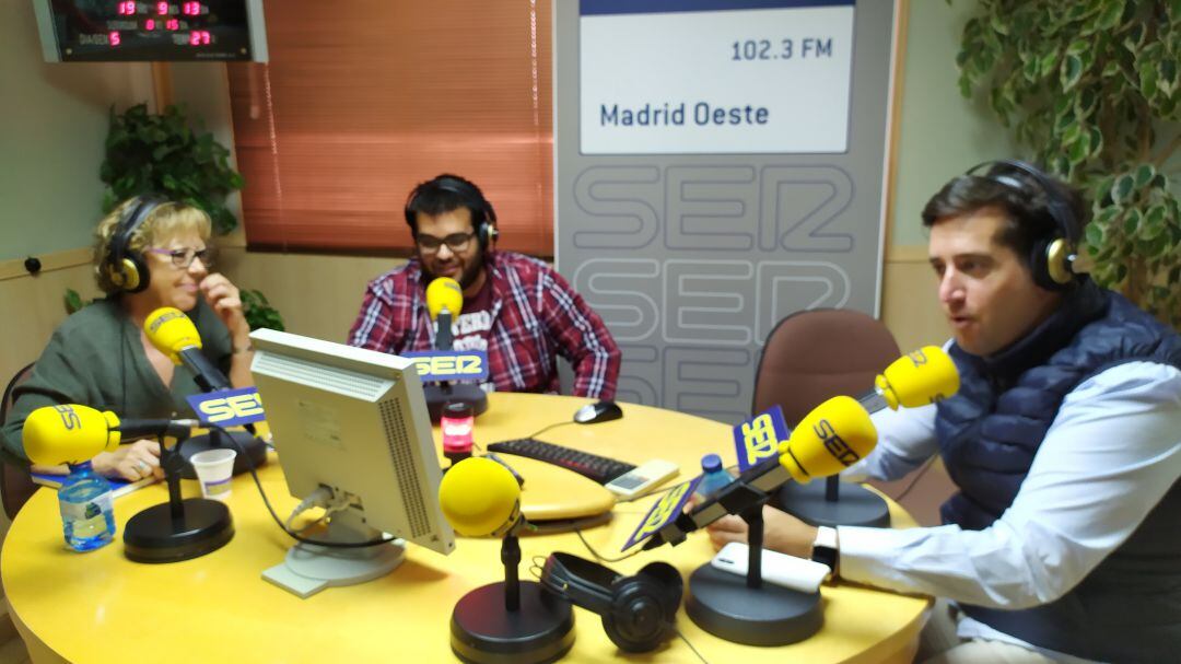 De izquierda  a derecha, los periodistas: Elisa Blanco, Rubén Sánchez y Gustavo Muñana