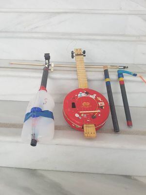 Algunos de los instrumentos salidos de un taller de Pablo Eco Luthier