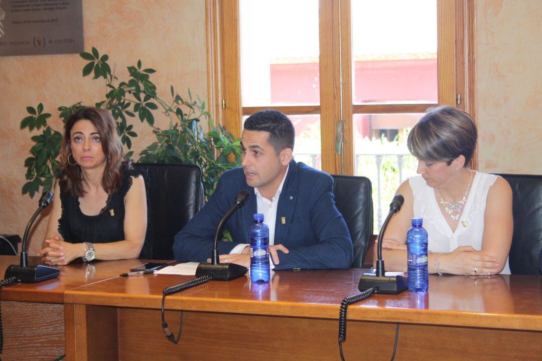 Alex Hernández, portavoz del PP, durante el pleno de investidura.