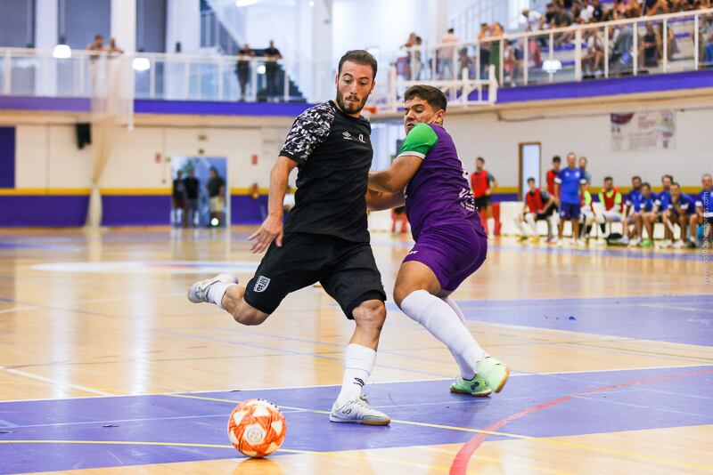 Disputa del balón en el Memorial 'Bene'