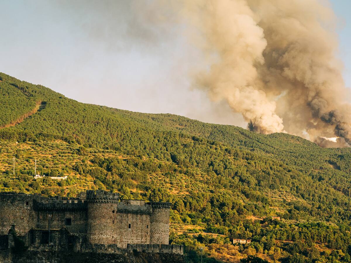 La UME acude al incendio de Santa Cruz del Valle tras ser declarado de nivel 2