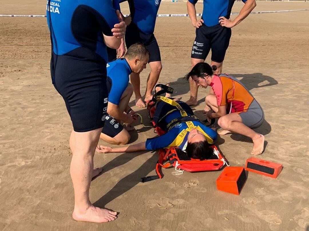 Simulacro de rescate en julio de 2019 en la playa de Gandia