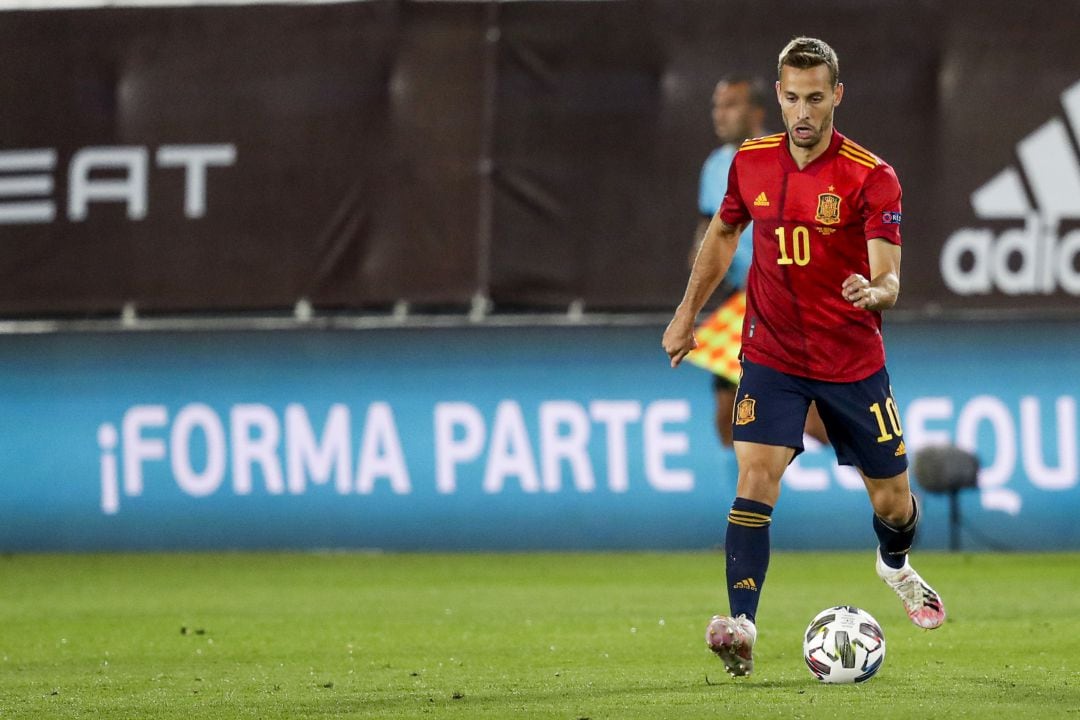 Sergio Canales durante un partido con la Selección Española