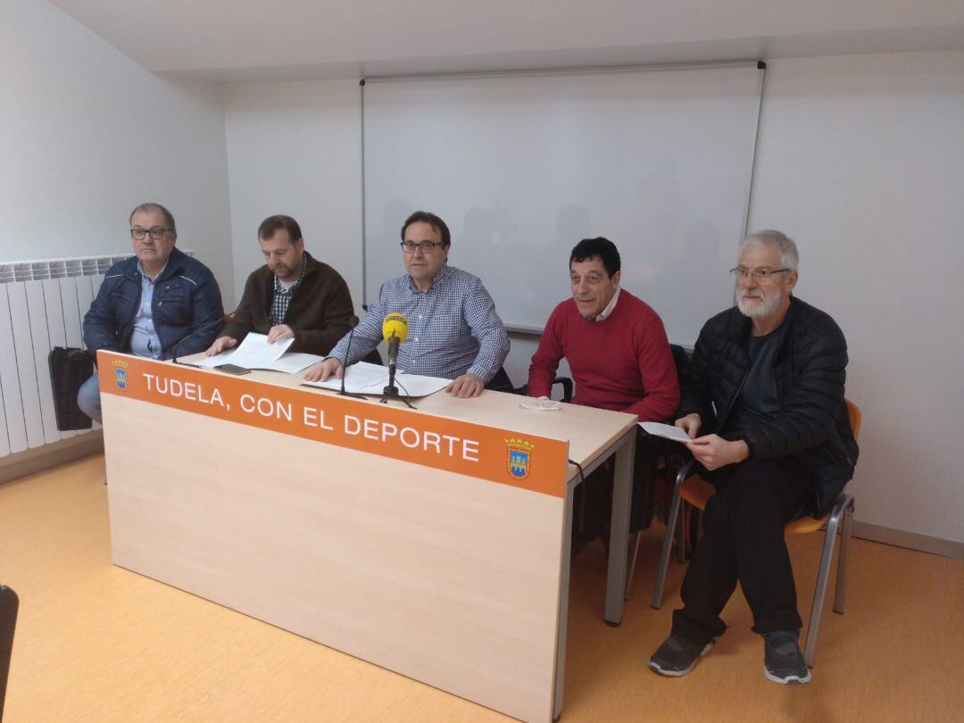 Representantes de los clubes que practican fútbol en Tudela