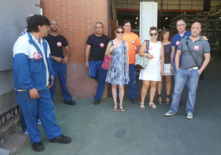 Trabajadores de Venterpal concentrados ante la puerta de la empresa hace una semanas