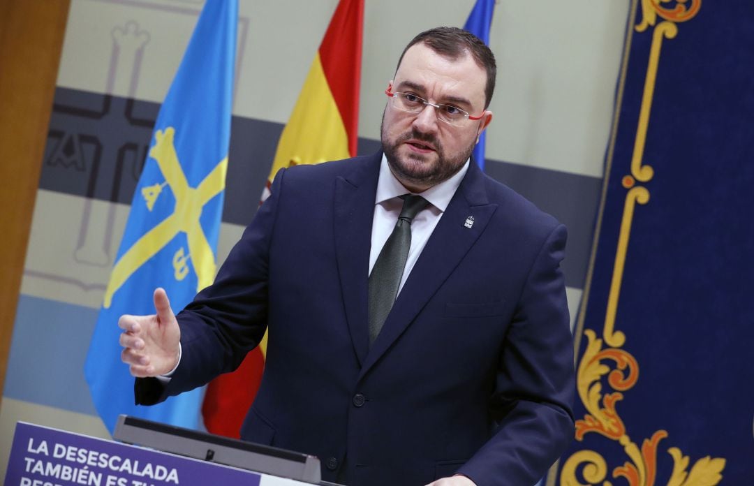 El presidente del Principado, Adrián Barbón, durante la rueda de prensa.