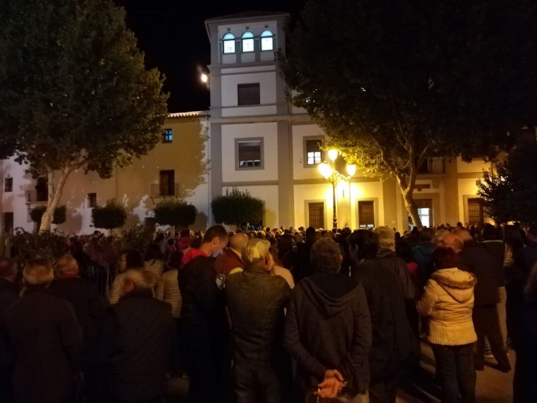 Concentración vecinal en contra de la subida de tasas municipales en Baza