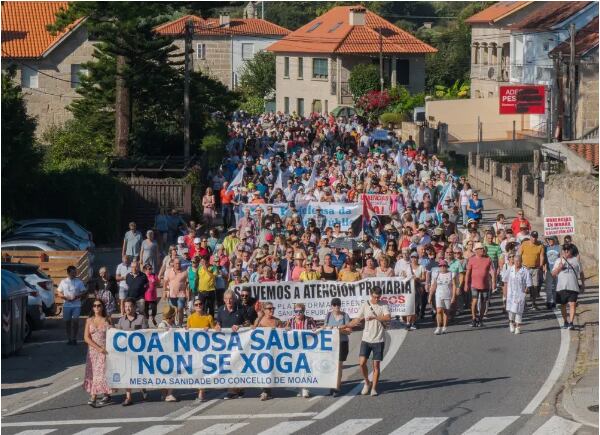 Unas 20.000 personas se han manifestado en Moaña para solicitar la vuelta del PAC al Centro de Salud