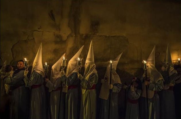 &#039;Mirada en la calle del Peso&#039;, foto de Álex Simón ganadora de un segundo premio en un concurso de fotografía nazarena de la Semana Santa de Cuenca.