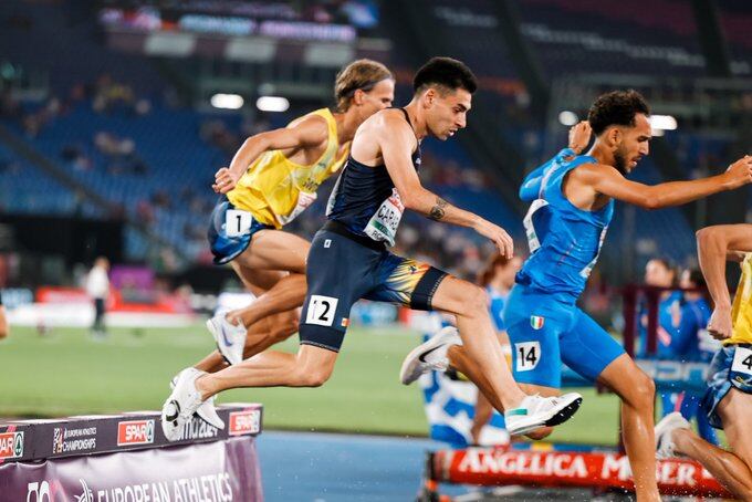 Nahuel Carabaña en una competició internacional de 3.000 obstacles.