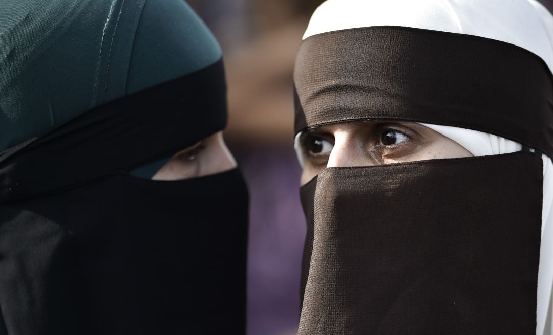 Dos mujeres con &#039;niqab&#039;.