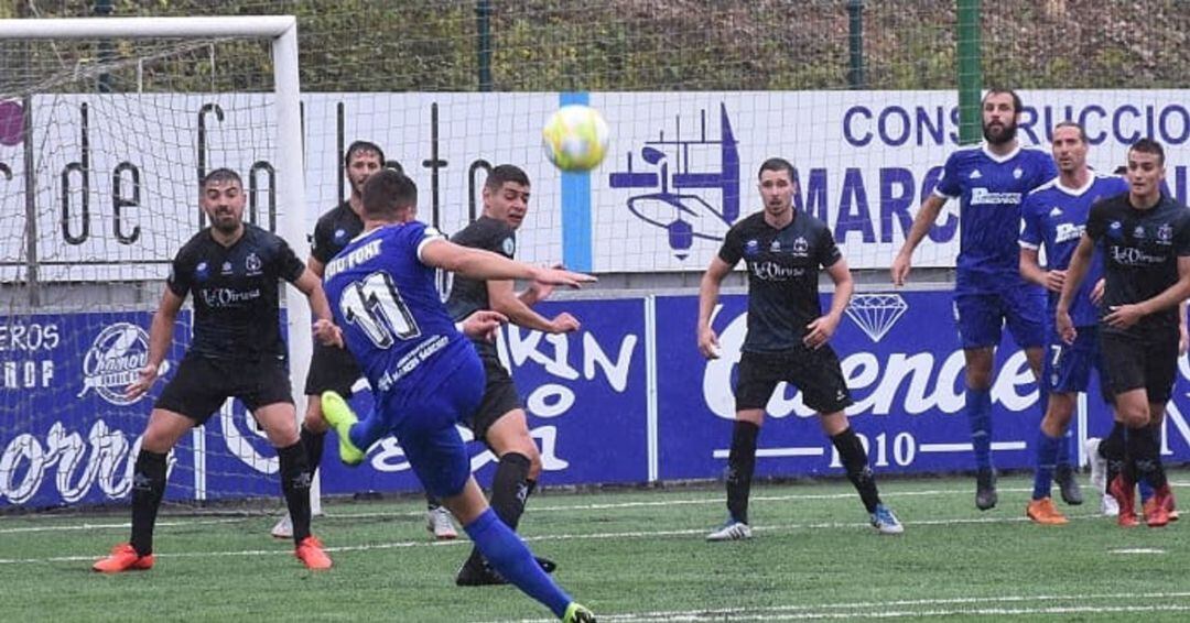 Una acción del encuentro entre el Covadonga y el Tuilla. 