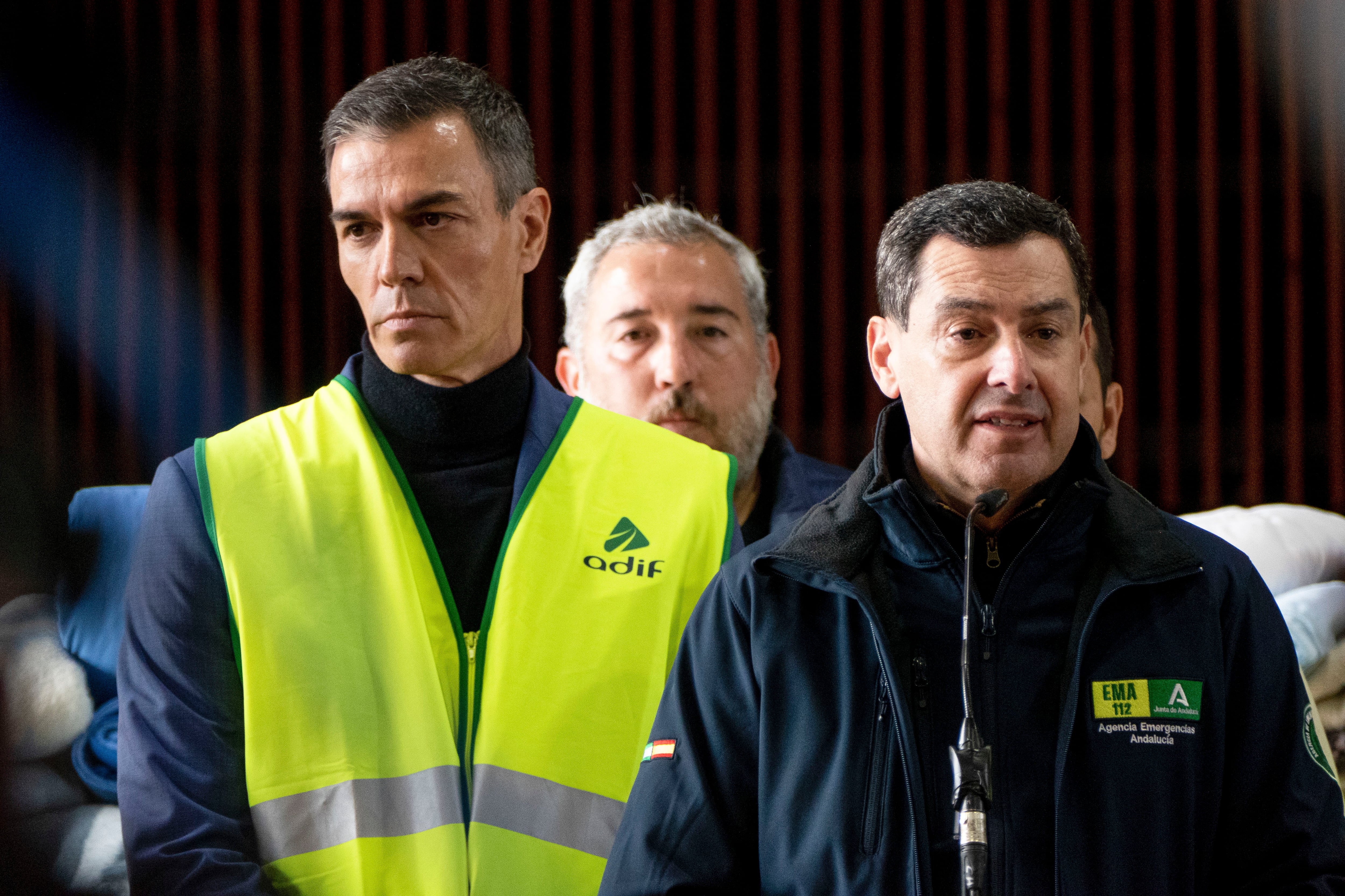 Juanma Moreno destaca la coordinación con el Gobierno tras el accidente de Adamuz: "Está siendo una cooperación leal, así nos lo piden los ciudadanos"