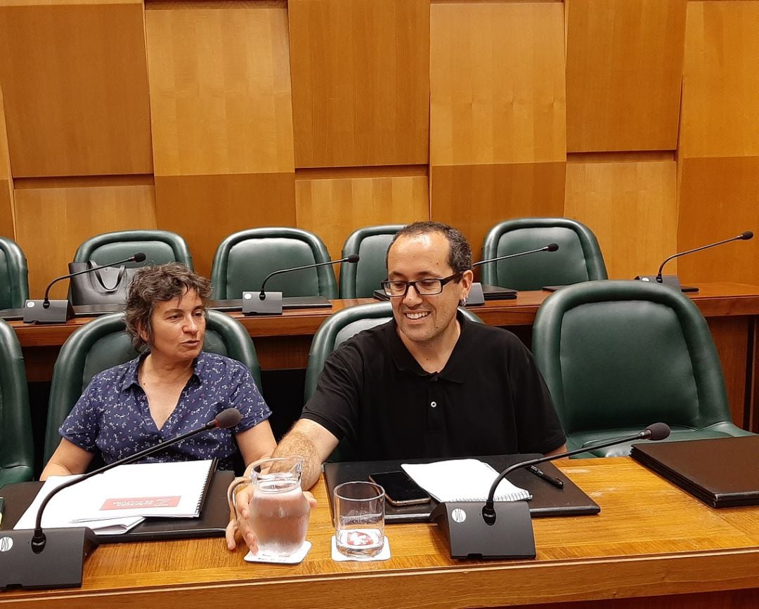 Alberto Cubero (ZEC) en una imagen de archivo, junto a la concejala Luisa Broto