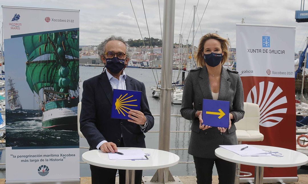 Firma convenio entre la delegada territorial en Vigo, Marta Fernández-Tapias, y el presidente de la Fundación Traslatio, Mario Cardama,