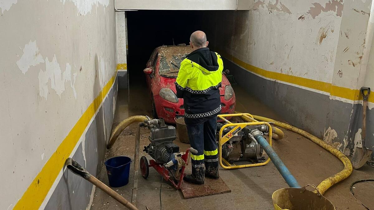 El contingente de ayuda de la Comunidad trabaja este viernes en la retirada de enseres en Picaña y Paiporta