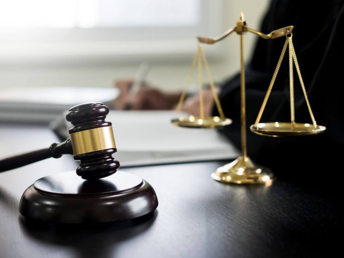 Tres individuos se enfrentan este lunes a 35 años de cárcel por robar y matar uno de ellos a una anciana