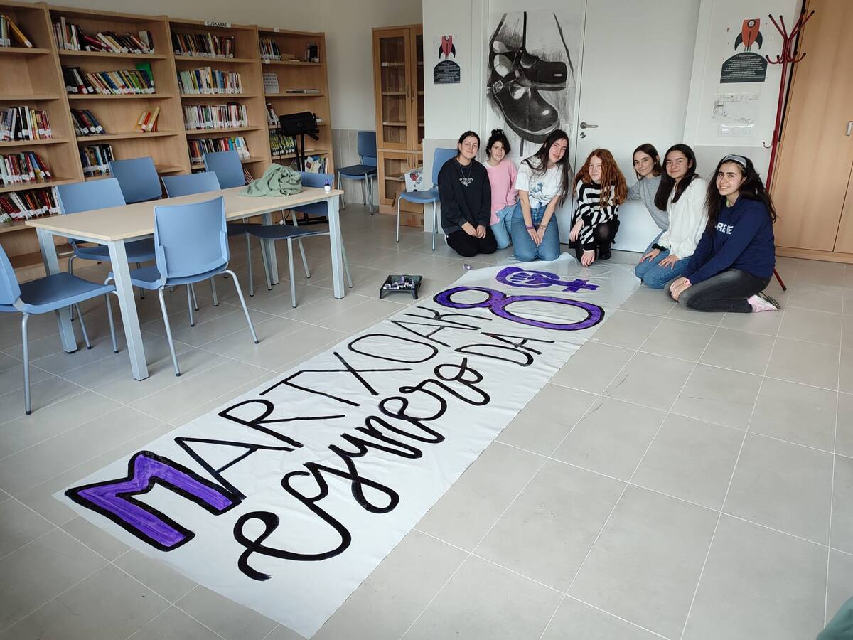 Comisión de igualdad del instituto de Zabalgana. ¿Cómo viven las nuevas generaciones el feminismo?