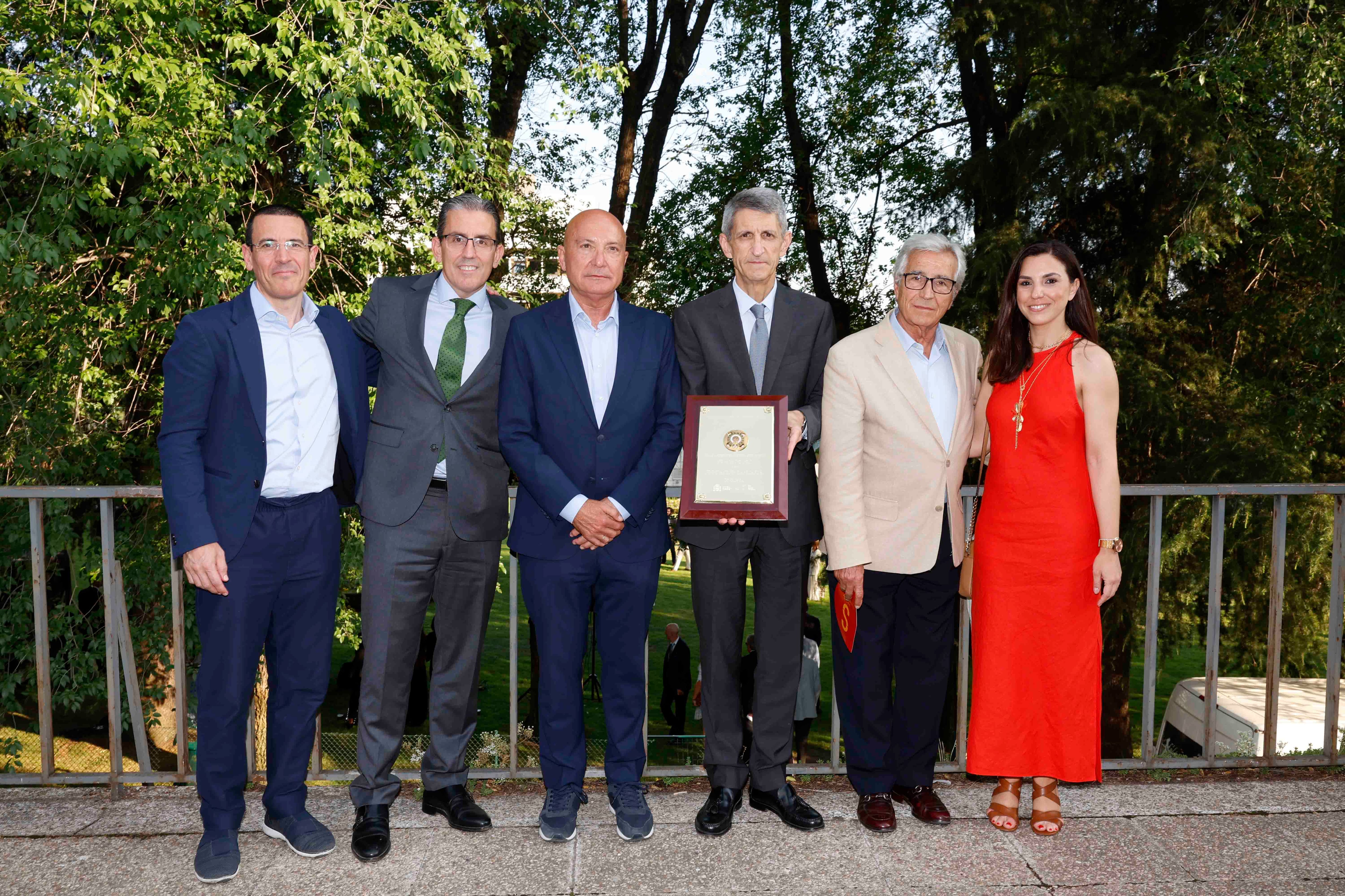 La Fundación Bancaria Unicaja recibió la Placa de Oro de la Real Orden del Mérito Deportivo, que reconoce el compromiso de la institución con la promoción y el desarrollo del deporte