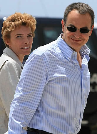 El presidente del Gobierno, José Luis Rodríguez Zapatero, y su esposa, Sonsoles Espinosa, a su llegada a Lanzarote en 2006