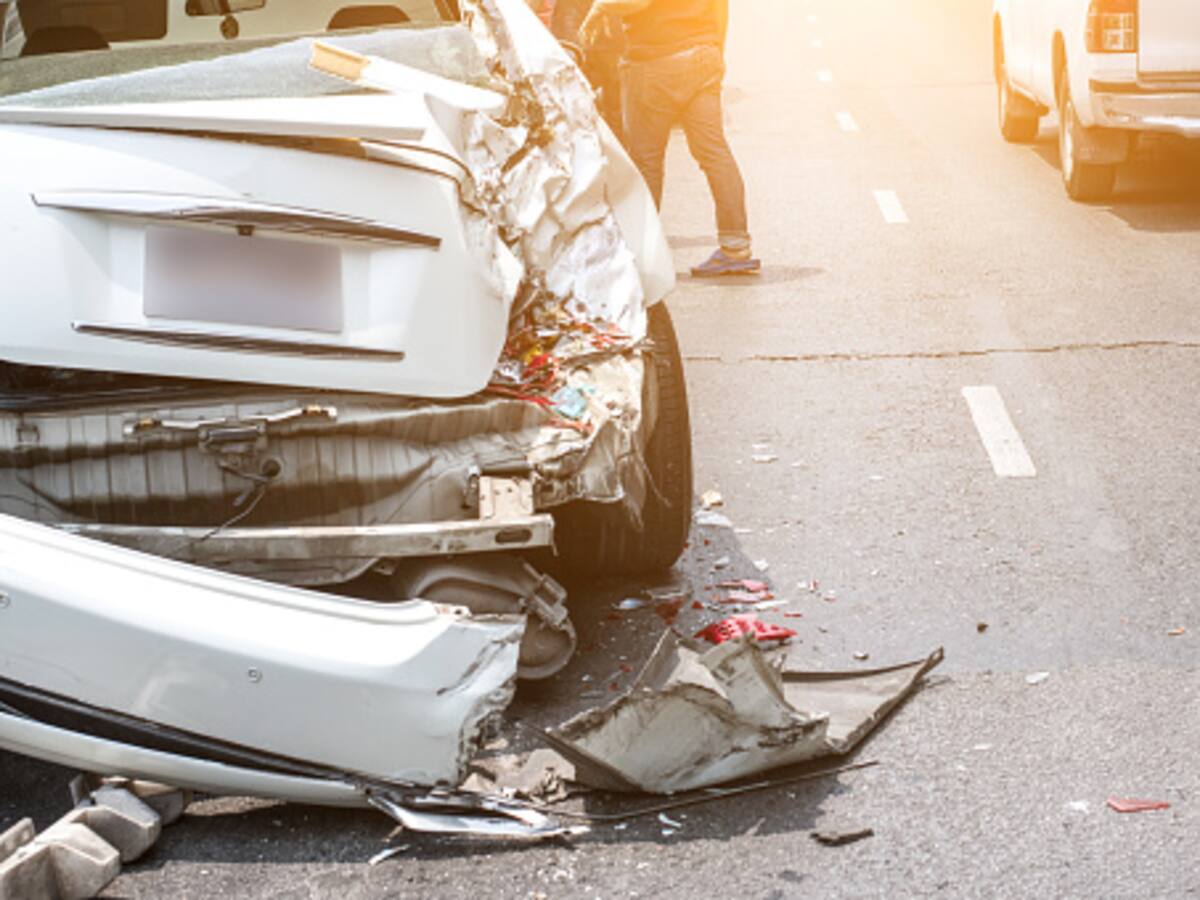 Dos heridos al colisionar un coche y un camión en Xert