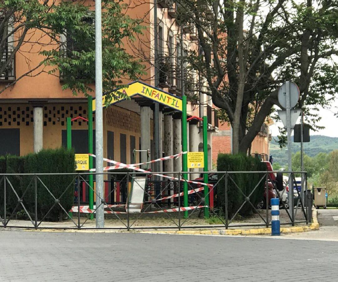Parque infantil precintado