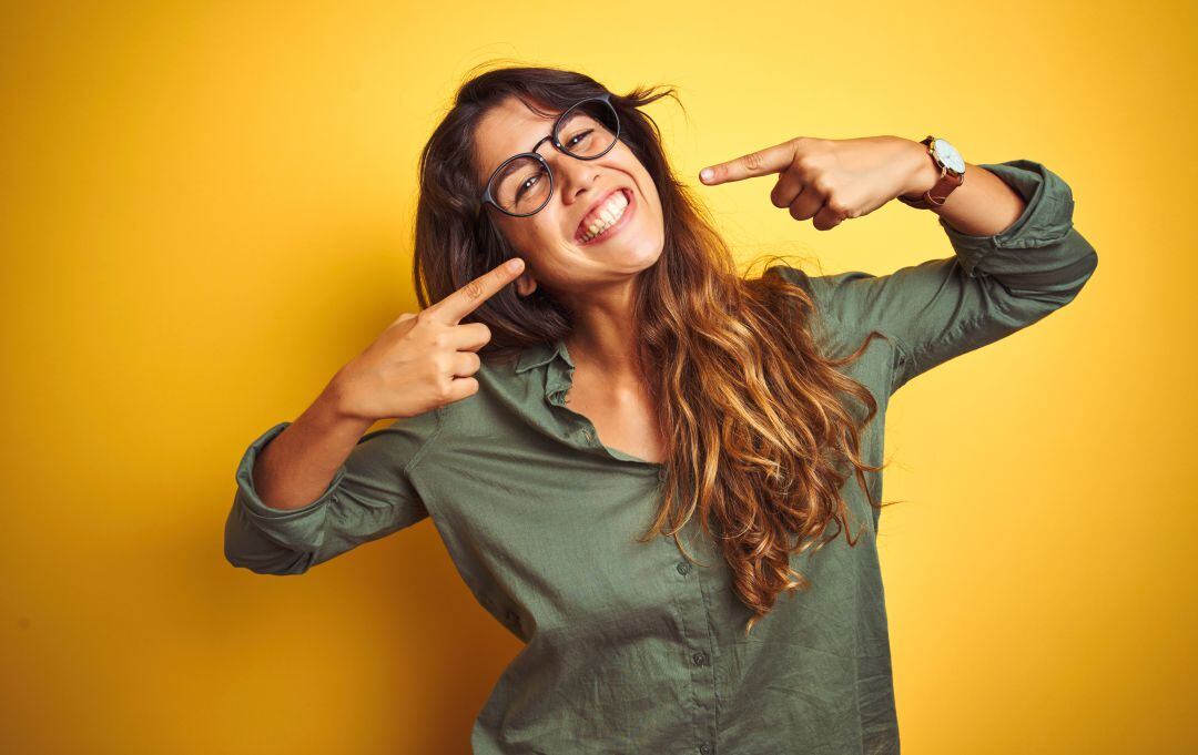 Mujer sonriente.