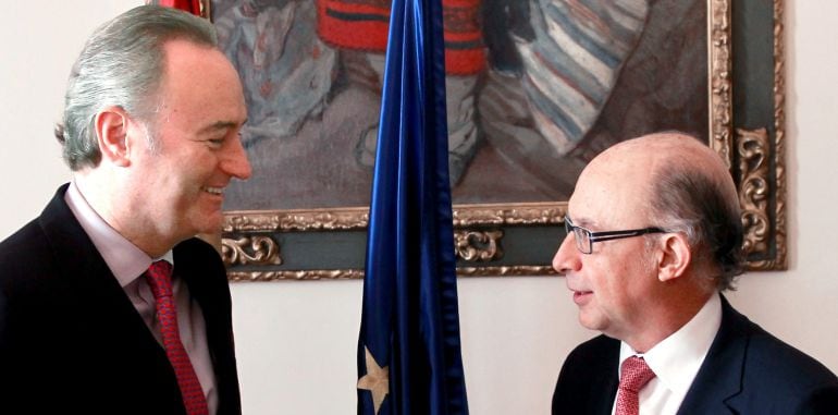 El presidente de la Generalitat Alberto Fabra mantuvo ayer un encuentro que no había sido incluido en la agenda, con el ministro de Hacienda, Cristobal Montoro