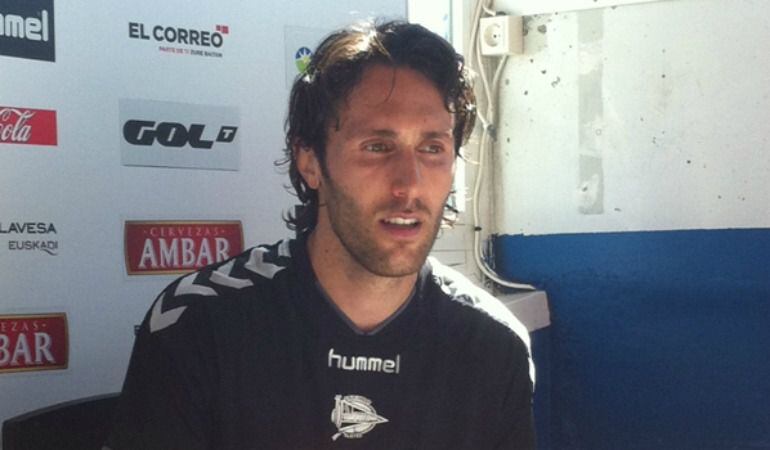 Rafa García en una rueda de prensa en la Ciudad Deportiva de Ibaia.