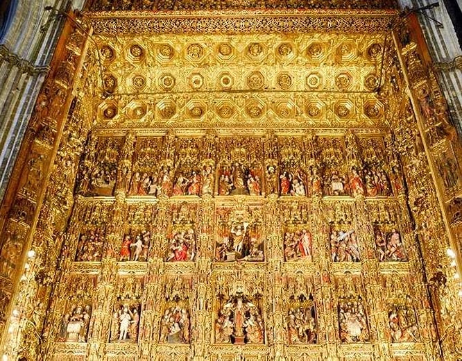 Espectacular imagen del Retablo Mayor de la Catedral de Sevilla