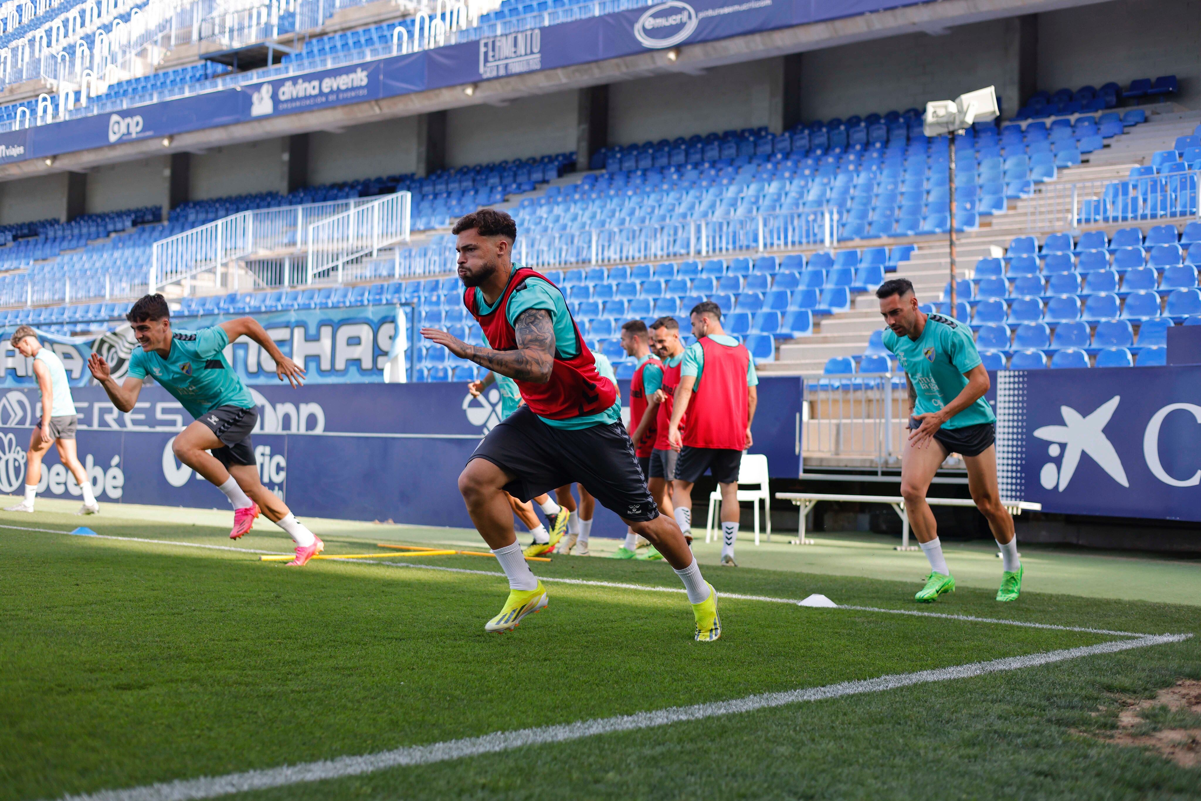 El Málaga entrenó en el estadio de La Rosaleda en su penúltimo día de trabajo antes del encuentro del sábado contra el Nastic de Tarragona