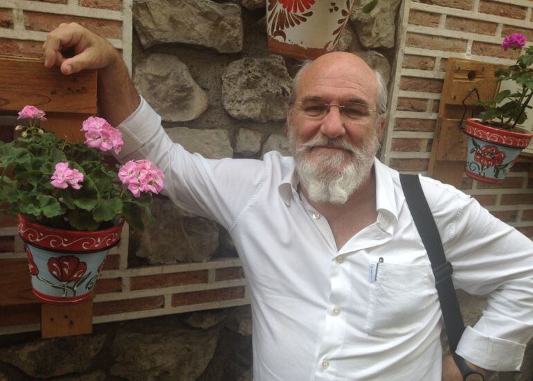 Fernando Huidobro, frente al restaurante La Malaje de Madrid.