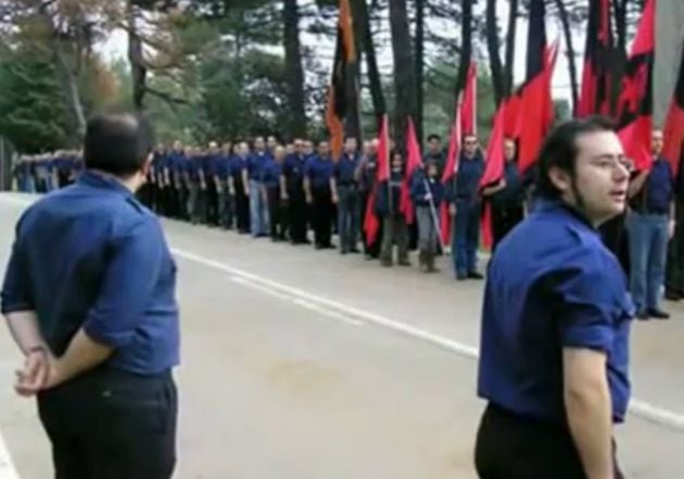 Imagen del coordinador de educación del Ayuntamiento de Móstoles, Julio Alberto Alfonso González durante una de las marchas de la corona de FE-JONS al Valle de los Caídos