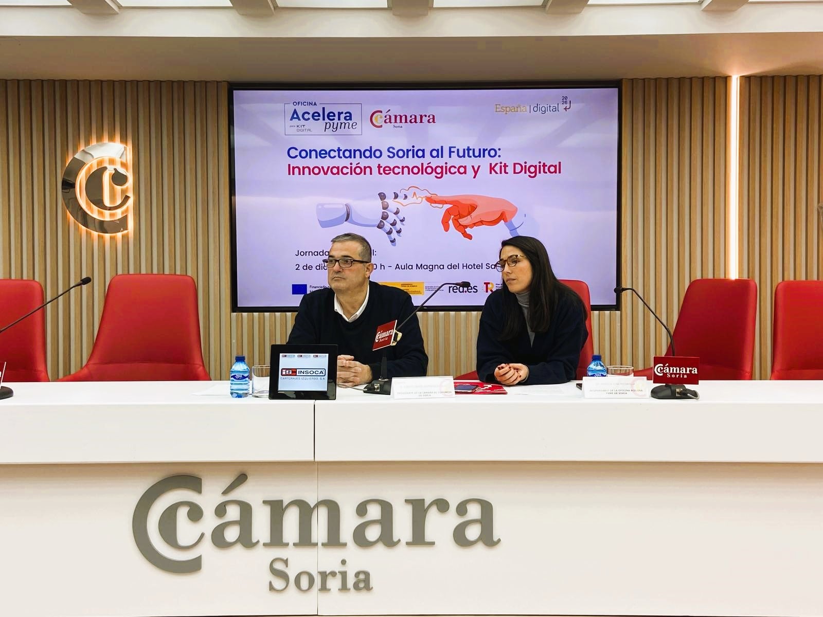 Alberto Santamaría junto a Patricia Ceña.