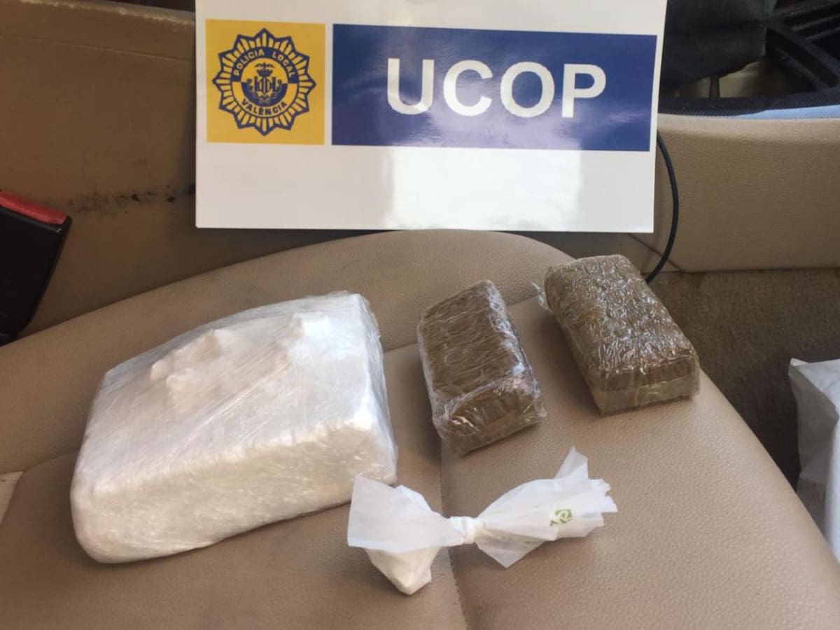 Detenido por portar medio kilo de cocaína y 200 gramos de hachís en su coche