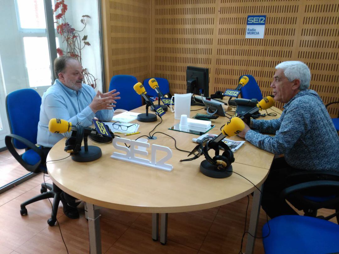 El director general de Salud Pública, José Carlos Vicente y el Dr. José Martínez