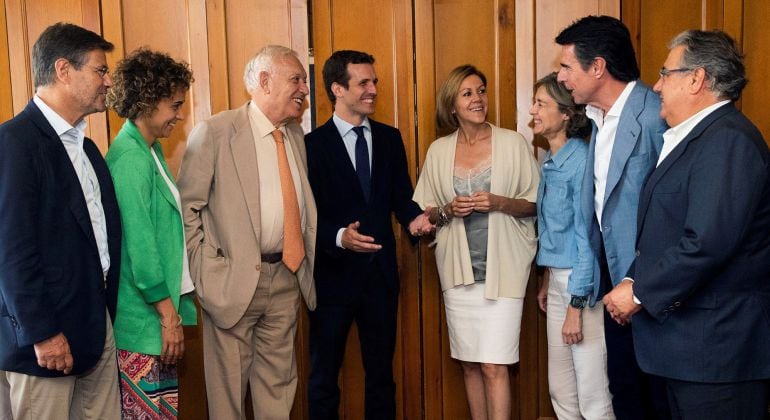 Pablo Casado en la comida que ha mantenido hoy en Madrid con varios  cargos del partido: el exministro de Justicia Rafael Catalá, la exministra de Sanidad, Servicios Sociales e Igualdad Dolors Montserrat, el exministro de Asuntos Exteriores José Manuel García-Margallo, la exministra de Defensa, María Dolores de Cospedal, la exministra de Agricultura, Isabel García Tejerina, el exministro de Industria José Manuel Soria y el exministro del Interior, Juan Ignacio Zoido. 