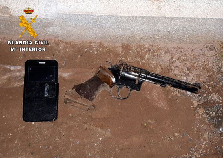 Revólver incautado por la Guardia Civil