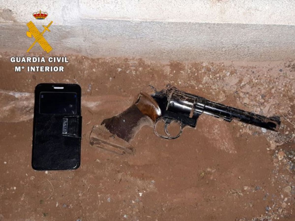 Dispara 12 veces contra dos personas y es detenido por la Guardia Civil