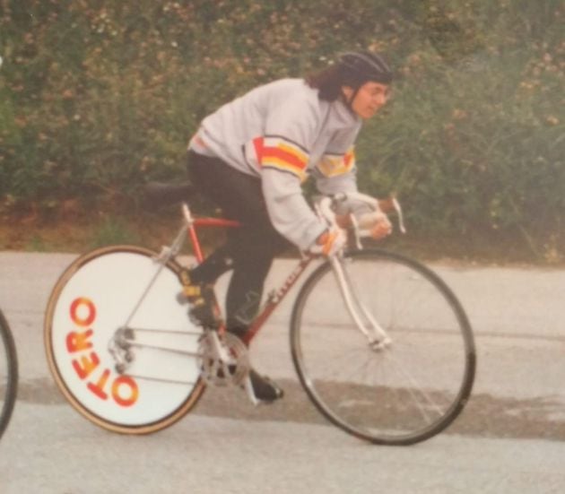 Montserrat Torres en una bicicleta de &#039;Otero Ciclos&#039;