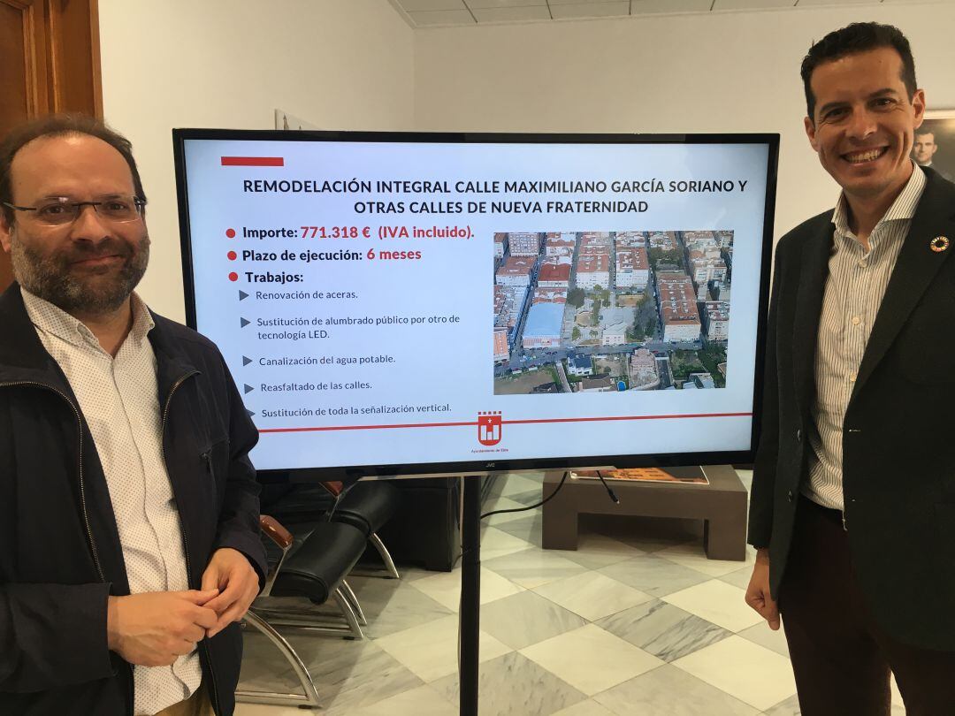 Vicente y Alfaro presentando las obras en Maximiliano