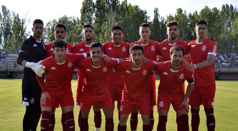 Escalante, en el centro de la fila superior, llegó a jugar un partido con la Cultural