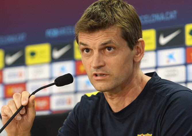 El nuevo entrenador del Barcelona, Francesc &#039;Tito&#039; Vilanova durante la rueda de prensa en la Ciudad Deportiva