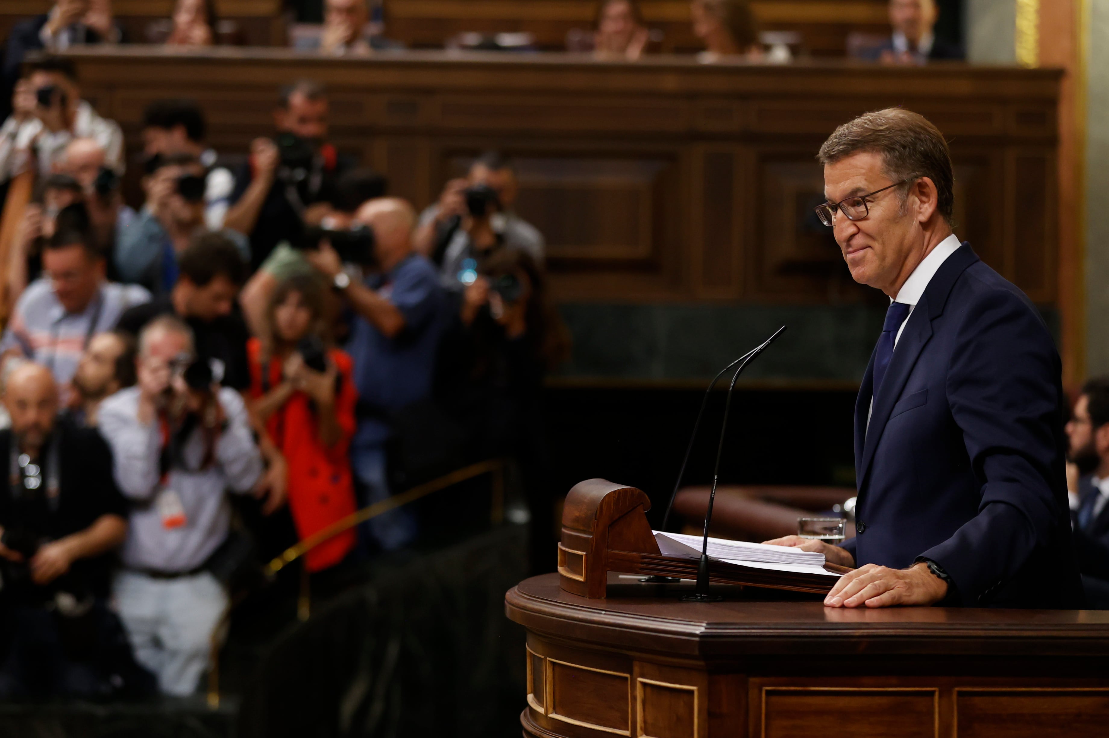 El presidente del PP y candidato a la presidencia del Gobierno, Alberto Núñez Feijóo, durante su intervención en la primera sesión del debate de su investidura este martes en el Congreso.