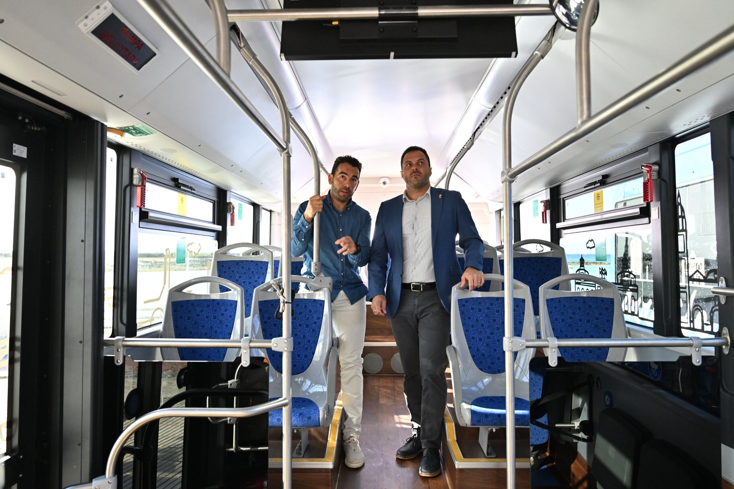 El estreno de nuevas guaguas atrae a más pasajeros al transporte urbano de Arrecife