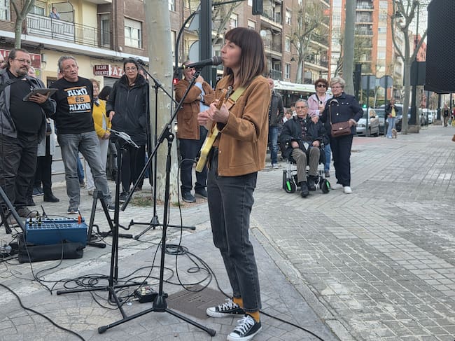 No ha faltat la música de mà d'Estela del grup 'Júlia'