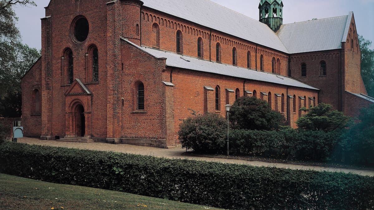 La iglesia que ha acabado convertida en un centro donde hay mesa de ping pong y discoteca
