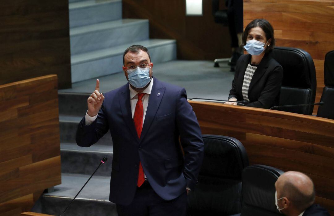 El presidente del Principado interviniendo en la Junta General.