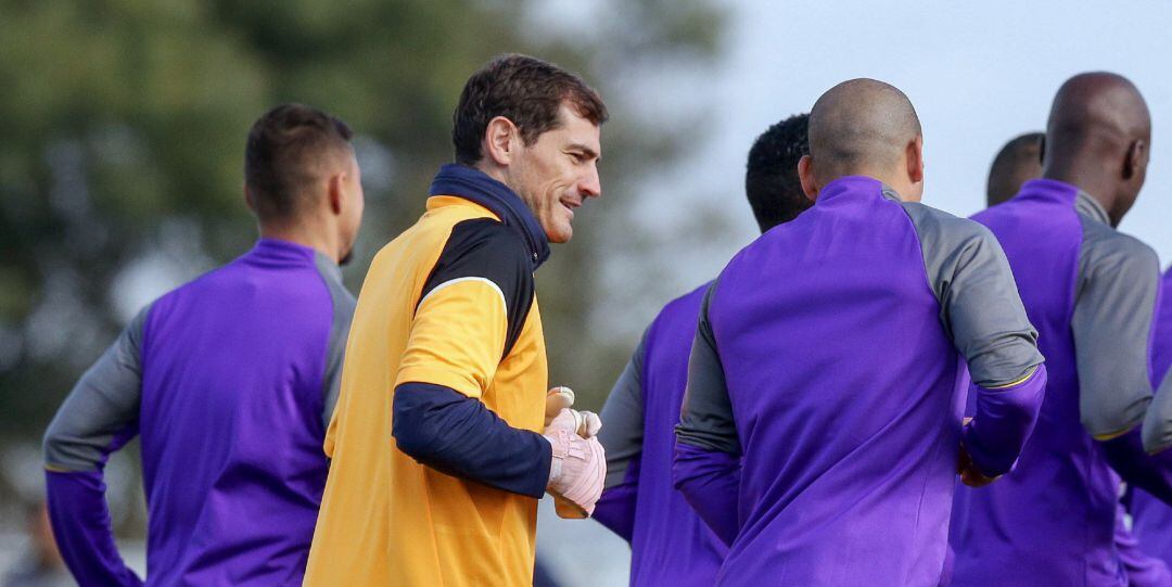 Iker Casillas, durante un entrenamiento con la Selección